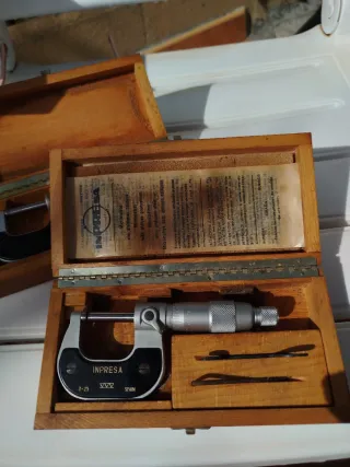 2 Micrómetros INPRESA 0-25mm con estuche