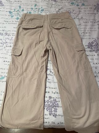 Pantalones cargo beige mujer