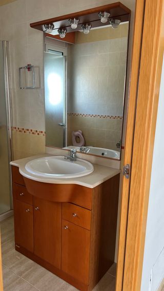 Mueble de baño de madera