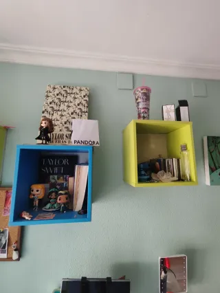 Cómoda infantil azul y amarilla