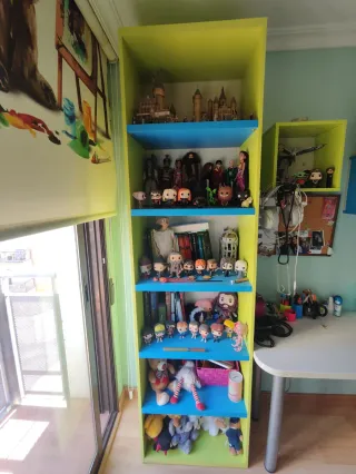 Cómoda infantil azul y amarilla