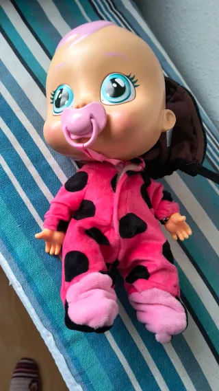 Muñeco Bebé Llorón con Pijama de Mariquita