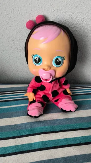 Muñeco Bebé Llorón con Pijama de Mariquita