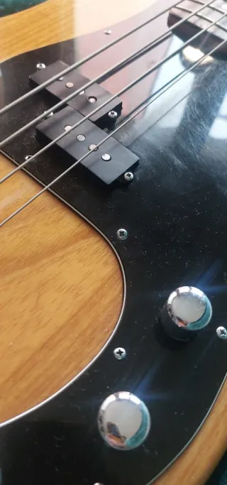 Bajo Fender Vintage '78 (CambioxAcustica Martin )