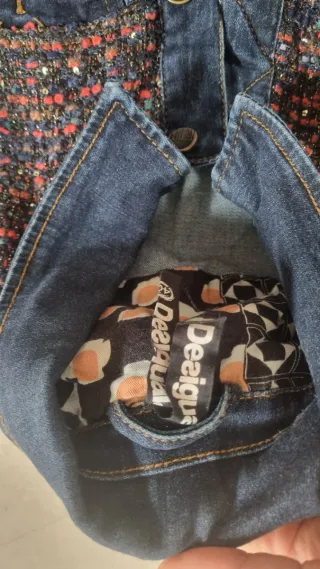 Americana Desigual con detalles brillantes