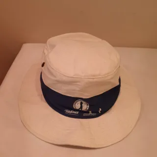 Sombrero de playa o montaña blanco y azul