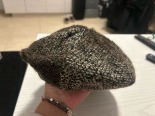 Gorro tejido marrón y gris