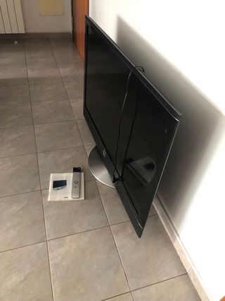 Televisor Loewe Negro y Plata