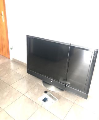 Televisor Loewe Negro y Plata