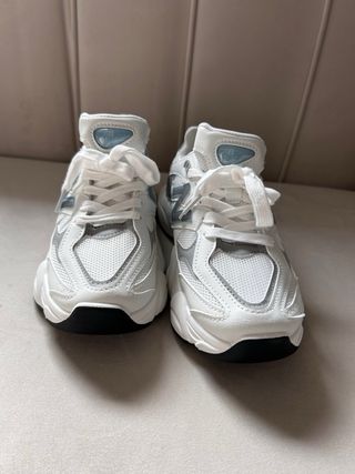 Zapatillas New Balance Blancas y Grises