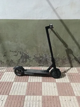 Patinete eléctrico negro