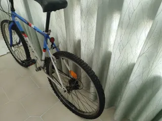 Bicicleta Orbea Azul y Blanca