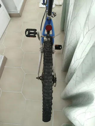 Bicicleta Orbea Azul y Blanca