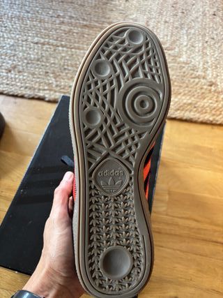 Zapatillas Adidas Busenitz Negras y Rojas