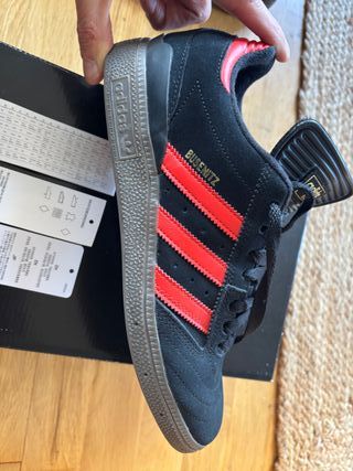 Zapatillas Adidas Busenitz Negras y Rojas