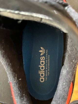 Zapatillas Adidas Busenitz Negras y Rojas