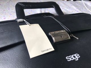 Maletin Samsonite NUEVO piel con llave de 200 euro