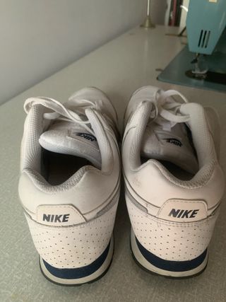 Zapatillas deportivas Nike hombre blancas y azules