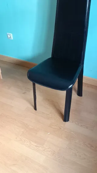 Silla de comedor negra ( Tengo 4 unidades, 13€ c/u