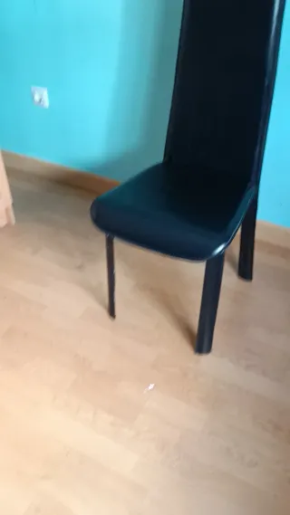Silla de comedor negra ( Tengo 4 unidades, 13€ c/u