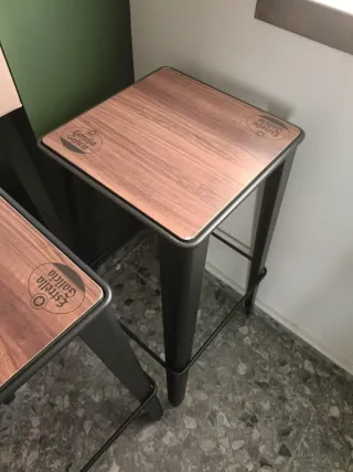 Mesa alta y 2 taburetes Estrella Galicia