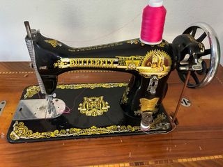 Máquina de coser antigua Butterfly