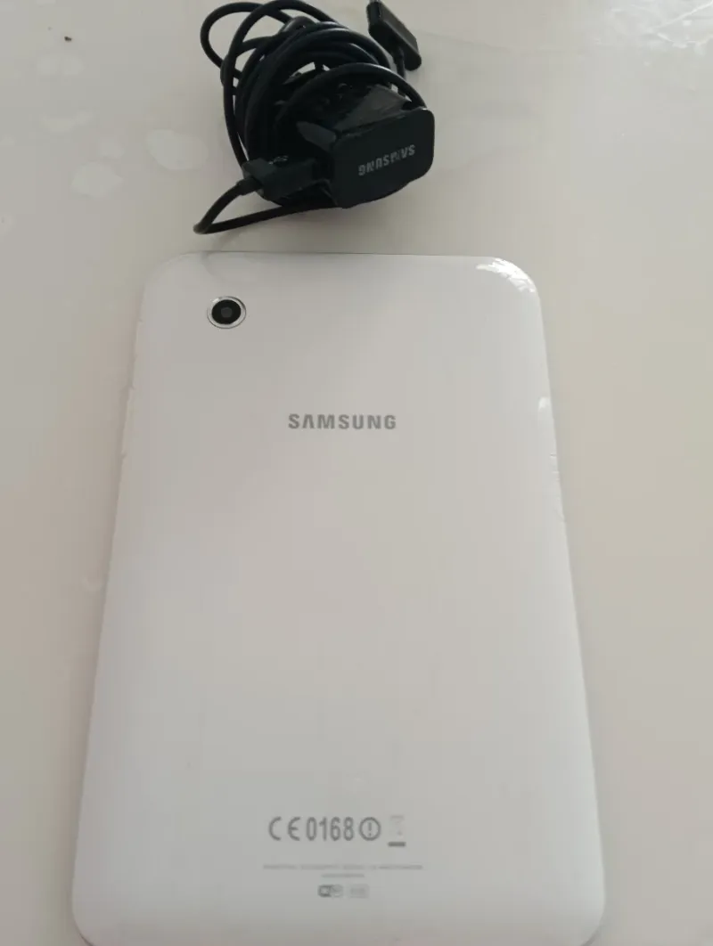 Tablet Samsung GT-P3110 Blanca + Cargador