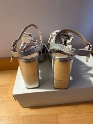 Sandalias de tacón plateadas