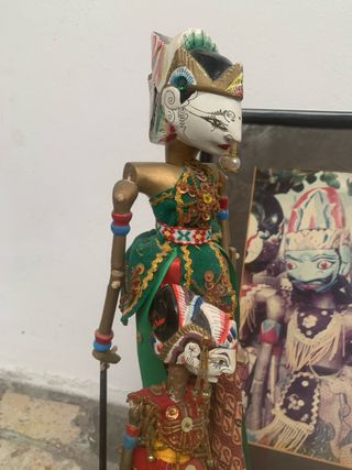 Lote Arte Indonesio: Marionetas y Cuadro