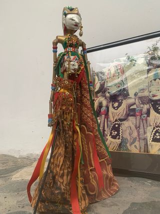 Lote Arte Indonesio: Marionetas y Cuadro