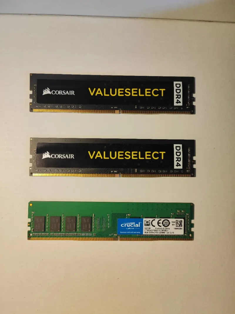 3 Módulos RAM DDR4 8GB Corsair y Crucial afbeelding 2