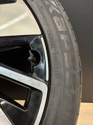 Llanta Original VW 20 con Neumático