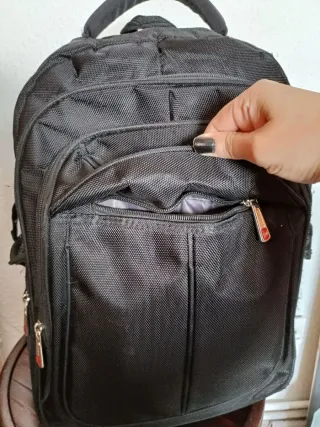 Mochila negra 3 compartimentos