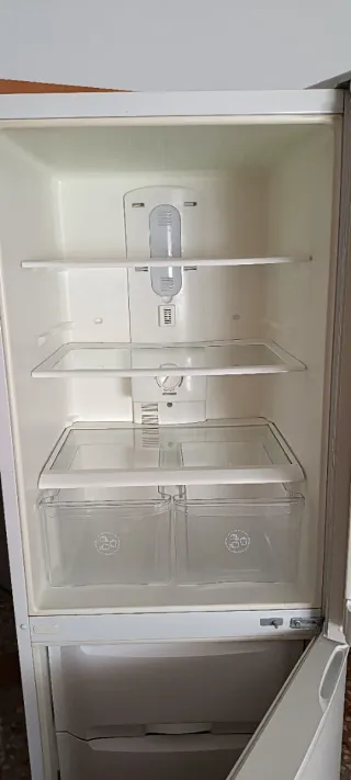 Nevera Daewoo blanca