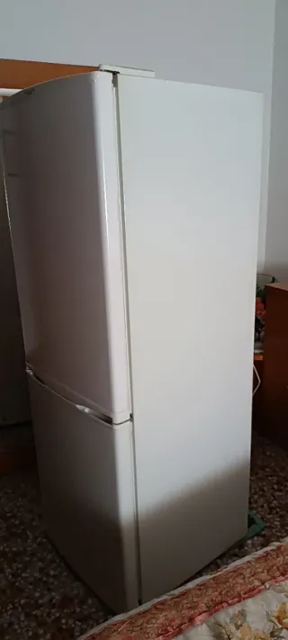 Nevera Daewoo blanca