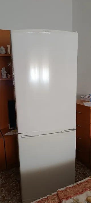 Nevera Daewoo blanca