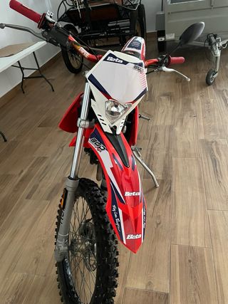Beta RRT Enduro Roja y Blanca
