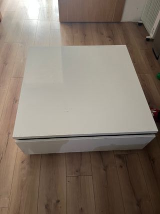 Mesa de centro blanca con luces LED