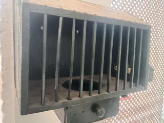 Jaula de perdiz de madera