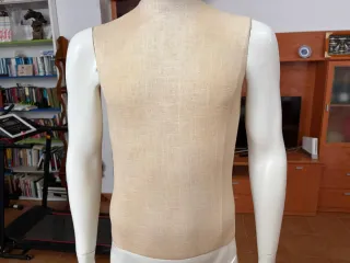 Maniquí Beige y Blanco
