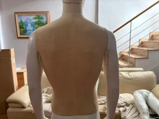 Maniquí Beige y Blanco