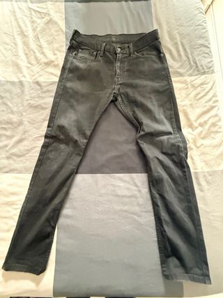 Pantalones Levi's 512 Slim Taper Negros.