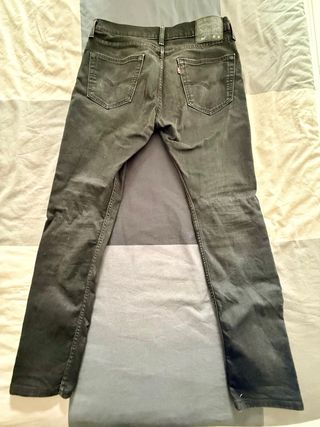 Pantalones Levi's 512 Slim Taper Negros.