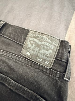 Pantalones Levi's 512 Slim Taper Negros.