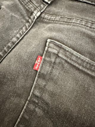 Pantalones Levi's 512 Slim Taper Negros.