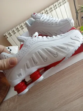 Zapatillas Nike Shox Blancas y Rojas