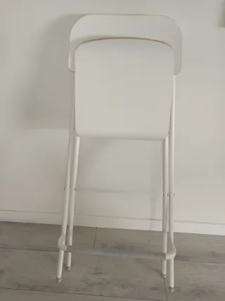 Taburete alto plegable blanco