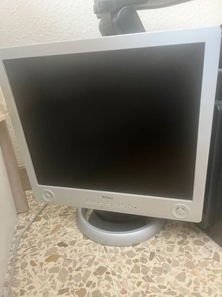 Monitores VGA de 15" 17" y 19"