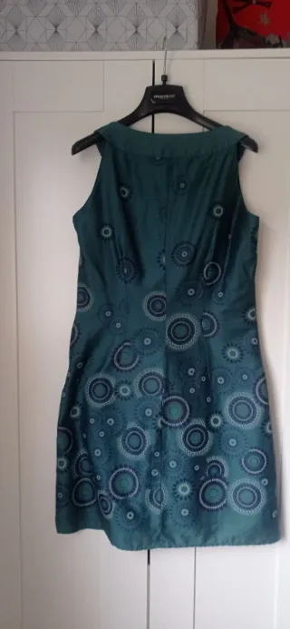 Vestido mujer sin mangas estampado.