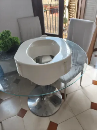 Andador plegable, alzador WC y bastón